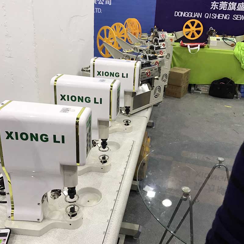 ZORON Machinery Computer control automatic button attaching machine feed Mini